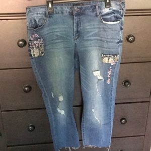 Signature Studio Capris